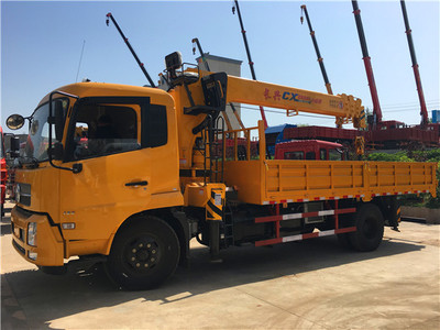 東風(fēng)天錦徐工8噸隨車吊與挖機(jī)拖車產(chǎn)品價(jià)格及性能分析